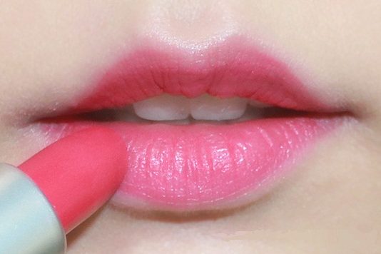 Cách tô son cho đôi môi đẹp và hấp dẫn