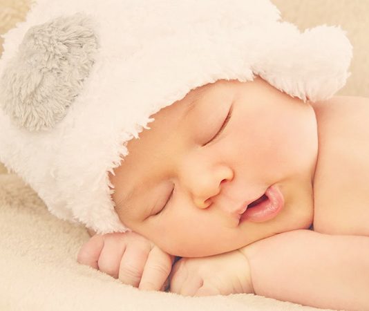 bé ham chơi lười ngủ
