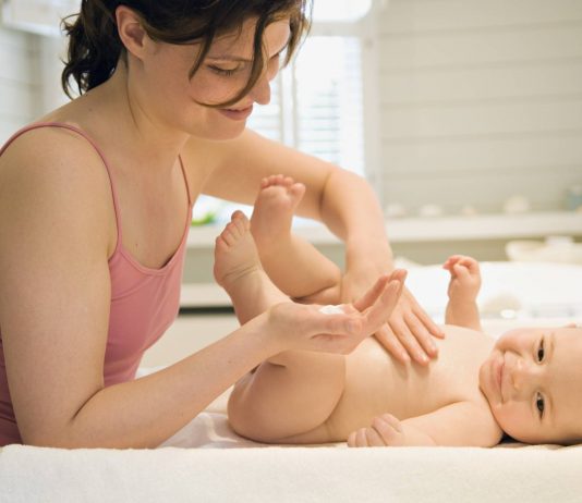 Những Điều Cần Biết Về Phấn Rôm Cho Trẻ Sơ Sinh Những Điều Cần Biết Về Phấn Rôm Cho Trẻ Sơ Sinh