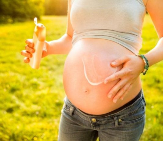 Mách mẹ bầu cách chăm sóc da khi cả ngày ngồi dưới máy lạnh