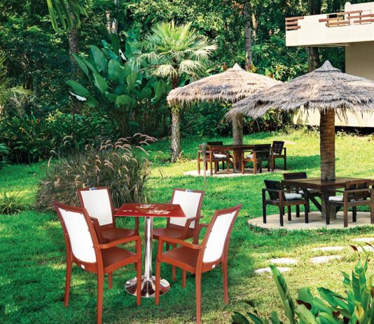 3 lý do các quán cafe lớn luôn sử dụng bàn nhựa cao cấp