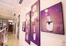 Tranh treo tường đẹp hơn với mẹo sử dụng đèn soi