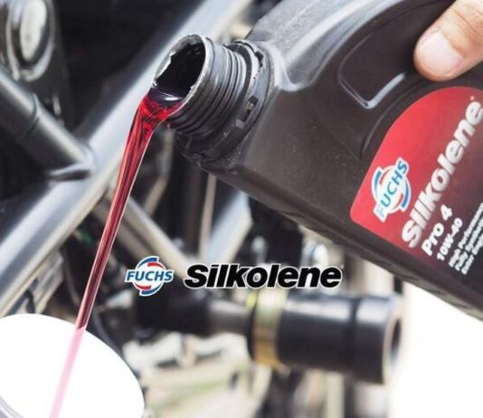 Thay nhớt Fuchs Silkolene để êm động cơ xe, bền túi tiền