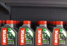 Dầu nhớt tổng hợp Motul Scooter Expert LE cho xe tay ga động cơ eSP