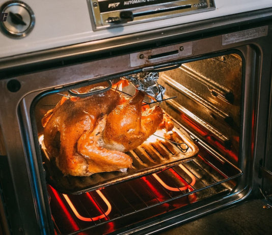 Lò nướng đa năng: thiết bị nấu ăn không thể thiếu trong xu hướng vì sức khỏe và loại bỏ dầu ăn