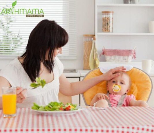 Mẹ có nên tắm gội sau sinh không?