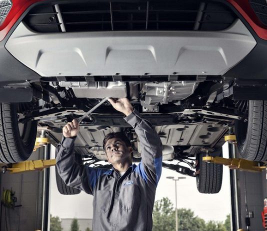 Xe ô tô bị rò rỉ nhớt, nguyên nhân là do đâu?