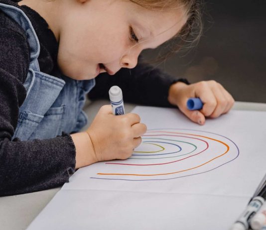 Tìm hiểu về mốc phát triển và các khóa học kỹ năng cho trẻ