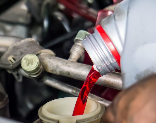 Tổng hợp 4 loại dầu hộp số các chủ xe hơi cần chú ý